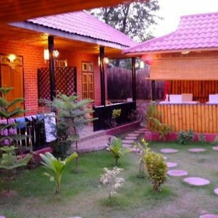 Palace Nyaung Shwe Guesthouse Extérieur photo