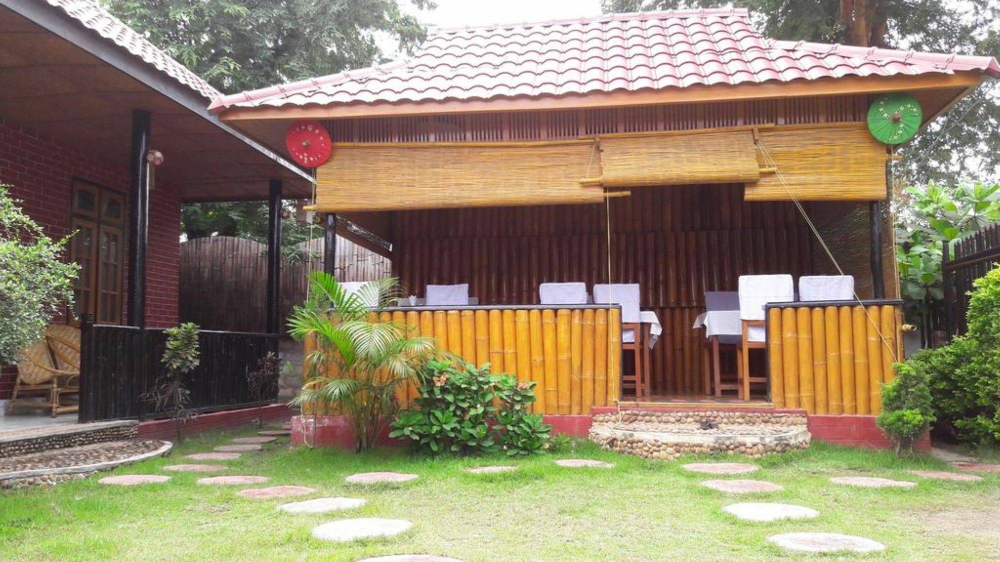 Palace Nyaung Shwe Guesthouse Extérieur photo